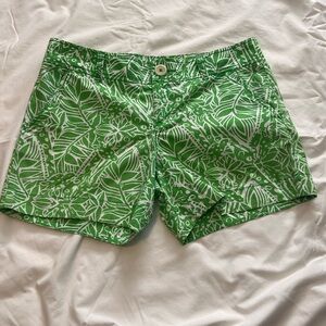 Lilly Pulitzer Callahan shorts “Green Bean Giraffe” size 4